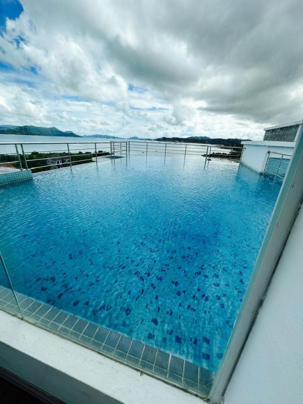 Maya Seaview Families Suite Apartment + Sky Pool Kuah Exterior photo